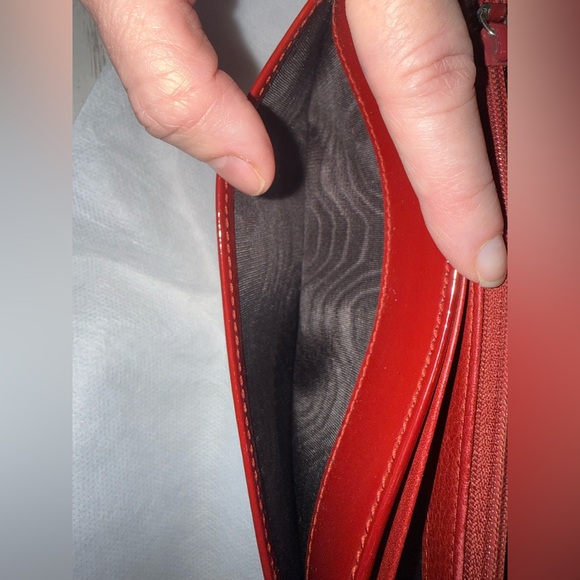 Gucci Red Embossed Leather wallet - Picture 10 of 16